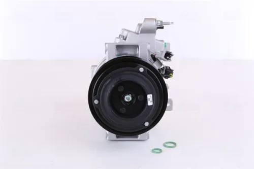 Compressor, air conditioning